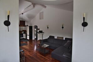 Fernseher, Stereoanlage