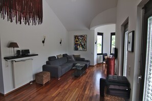 Fernseher, Stereoanlage