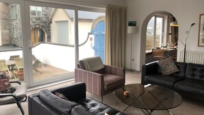 Unclassified image, 4 of 46, button - Bright modern holiday cottage steps from the beach and in the heart of village (Rhosneigr)