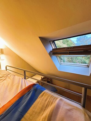 4 slaapkamers, een strijkplank/strijkijzer, gratis wifi, beddengoed