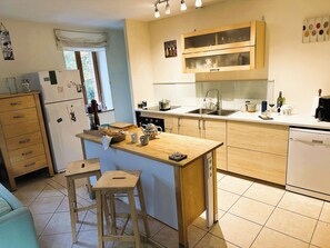 Fridge, microwave, oven, stovetop - Secluded Cottage retreat by a river, woods, hillside with extensive grounds (Saint-Pierre-D'entremont)