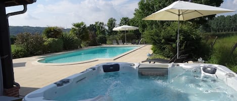 Bain à remous extérieur