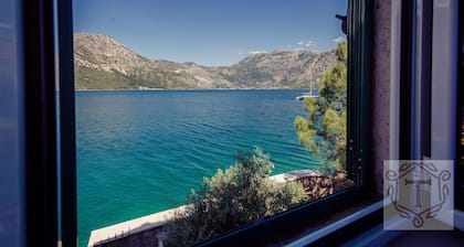 Seafront Villa TOMA 1865