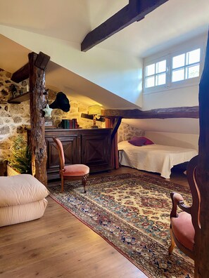 3 bedrooms, iron/ironing board, travel cot, free WiFi