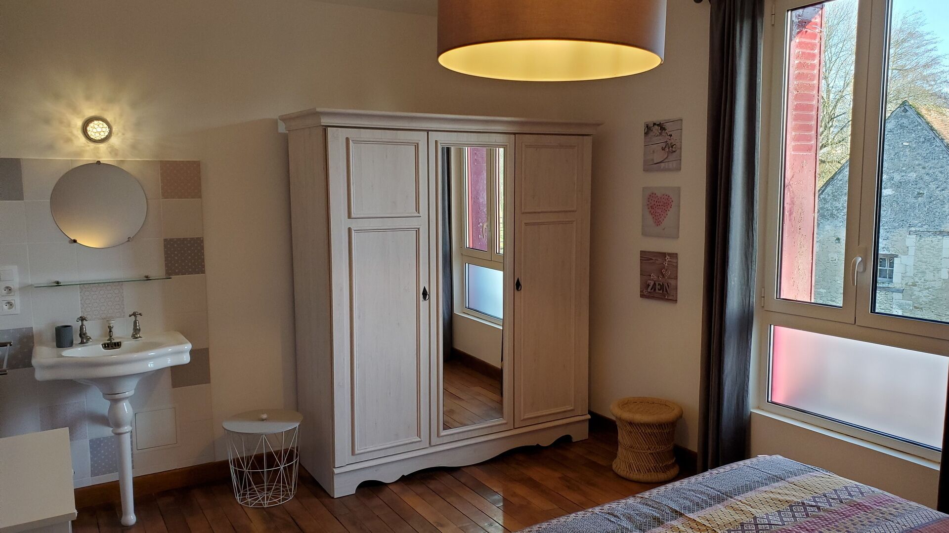 3 chambres, fer et planche à repasser, Wi-Fi, draps fournis