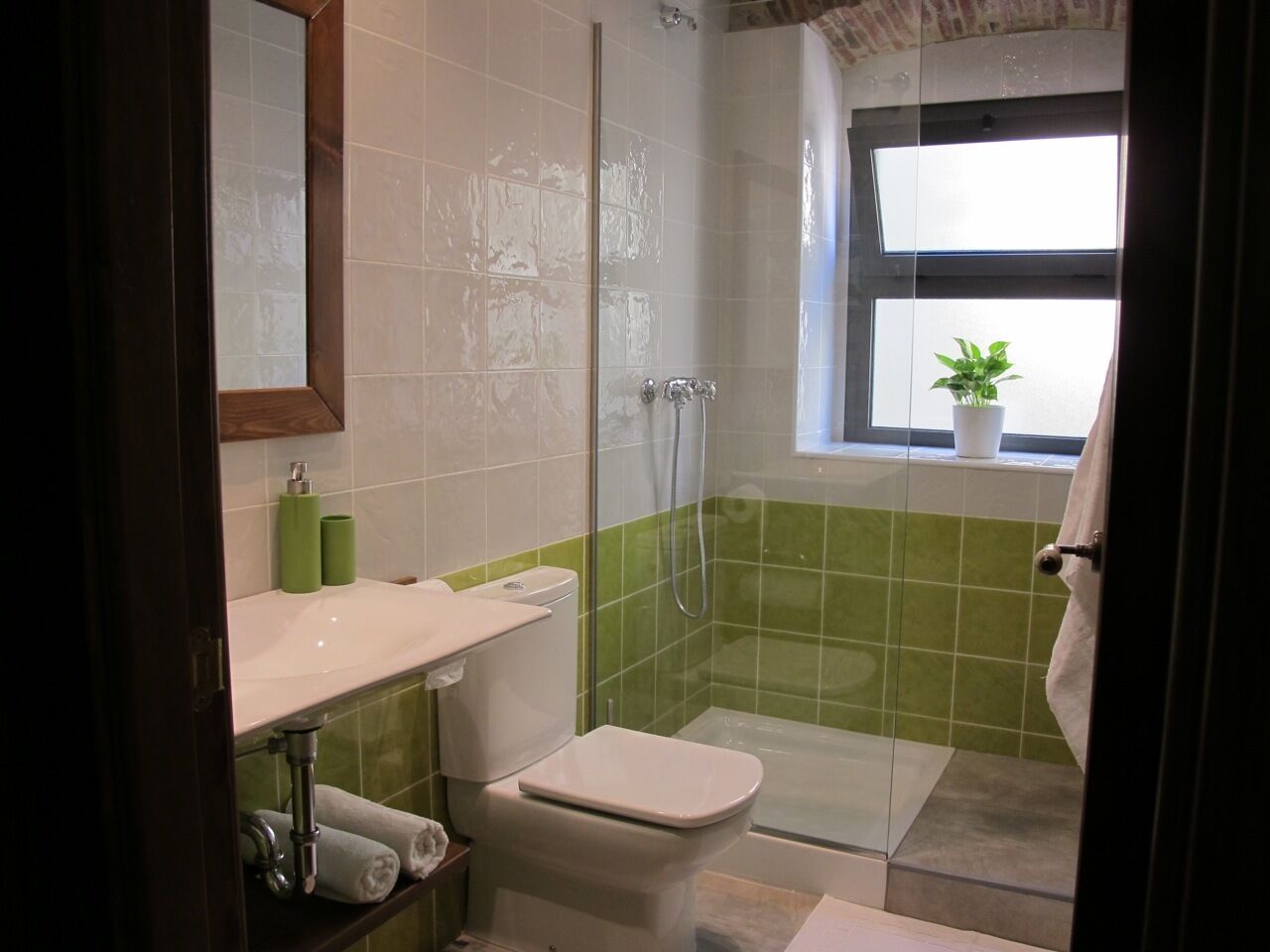 Beautiful stone house, 4 double rooms each. 