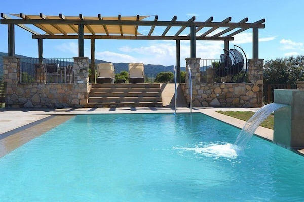 Masia de las Viñas has room for 6 +4 guests - situated in idyllic surroundings