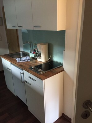 Fridge, stovetop, coffee/tea maker, electric kettle