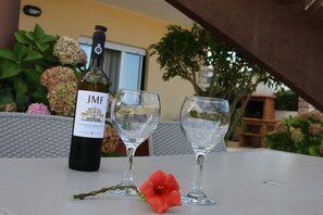 Dining - Apartment in villa in quiet and safe area, North Canyon area, near beaches. (Nazaré)