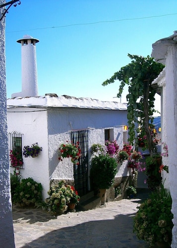 Huoneisto ja terassi upealla näköalalla Bubión, Las Alpujarras.