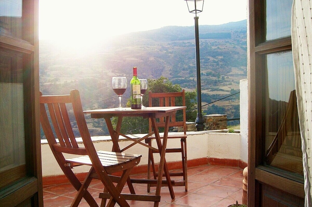 Apartment and terrace with stunning views in Bubión, Las Alpujarras.