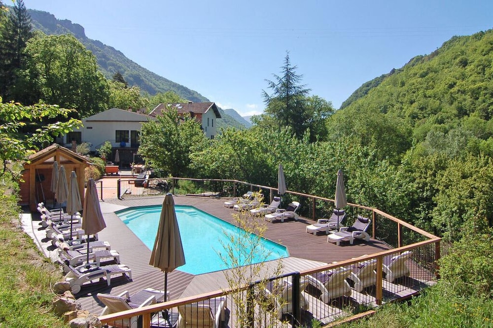 Luxury Riverside Mansion 40 mins from Nice Cote 'dAzur Airport
