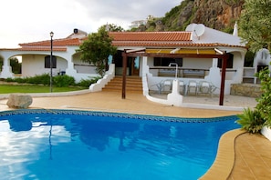 A heated pool - Beautiful 10 people villa with pool on one of the most beautiful places in Albufeira (Albufeira)