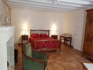 4 habitaciones, tabla de planchar con plancha y cuna de viaje 