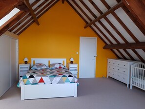 4 chambres, fer et planche à repasser, lit parapluie, Wi-Fi gratuit