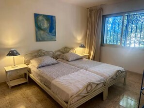 5 bedrooms, iron/ironing board, travel cot, free WiFi
