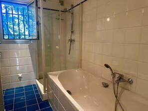 Badekar og hårføner