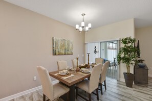 Townhome, 4 Bedrooms | In-room dining