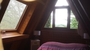 3 bedrooms, desk, iron/ironing board, WiFi