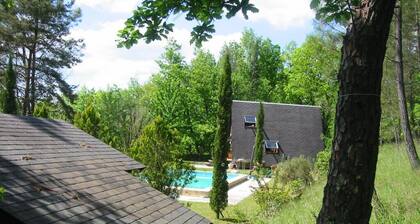 Chalet avec piscine dans un parc d'un hectare au coeur du Périgord