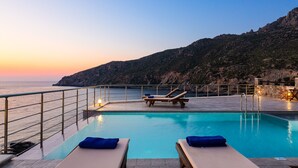 Unclassified image, 3 of 42, button - Spacious Villa in unspoilt nature directly by the sea - a paradise (Kissamos/Chania)