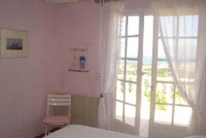 3 chambres, fer et planche à repasser, Wi-Fi gratuit, draps fournis