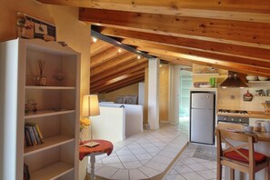 冷蔵庫、オーブン、コンロ、食器洗い機