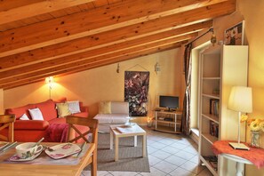 Smart TV, books, stereo