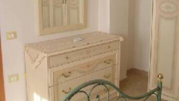 2 Schlafzimmer, Bügeleisen/Bügelbrett, kostenloses WLAN