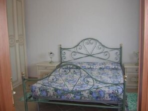 2 makuuhuonetta, silitysrauta/-lauta, ilmainen Wi-Fi