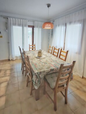 Dining - House with private pool and wi. fi (Coma-Ruga)