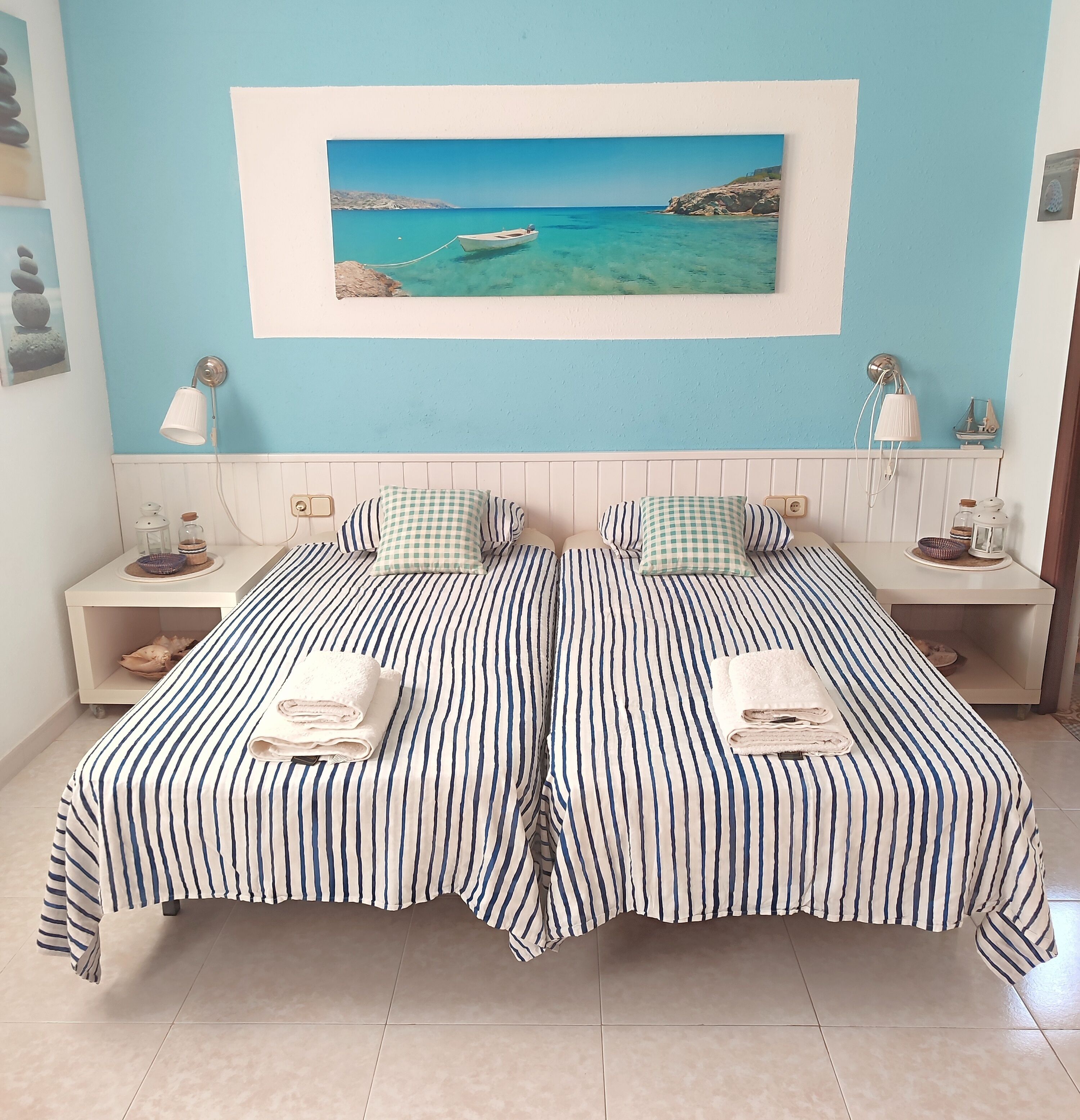 4 slaapkamers, een strijkplank/strijkijzer, reisbedje, gratis wifi