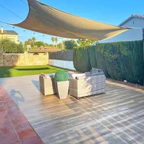 Terrace/patio - House with private pool and wi. fi (Coma-Ruga)