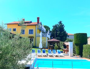 Piscina externa, piscina aquecida