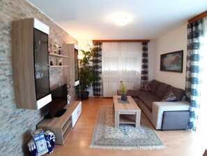 تلفزيون ذكي، تنس طاولة، مكتبة موسيقى