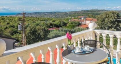 Vacation home **** with heated pool and beautiful views of the sea.