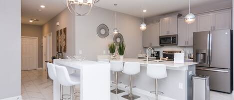 Townhome, 5 Bedrooms | In-room dining