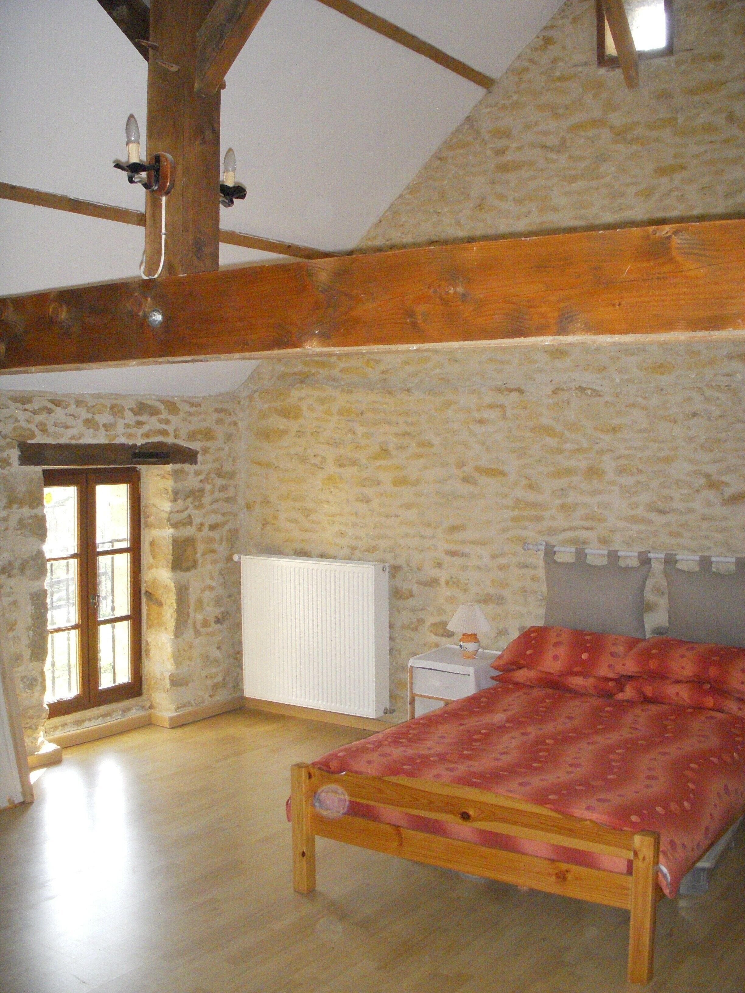 Charming fully equipped rural gite with shared heated summer pool (WiFi ext)