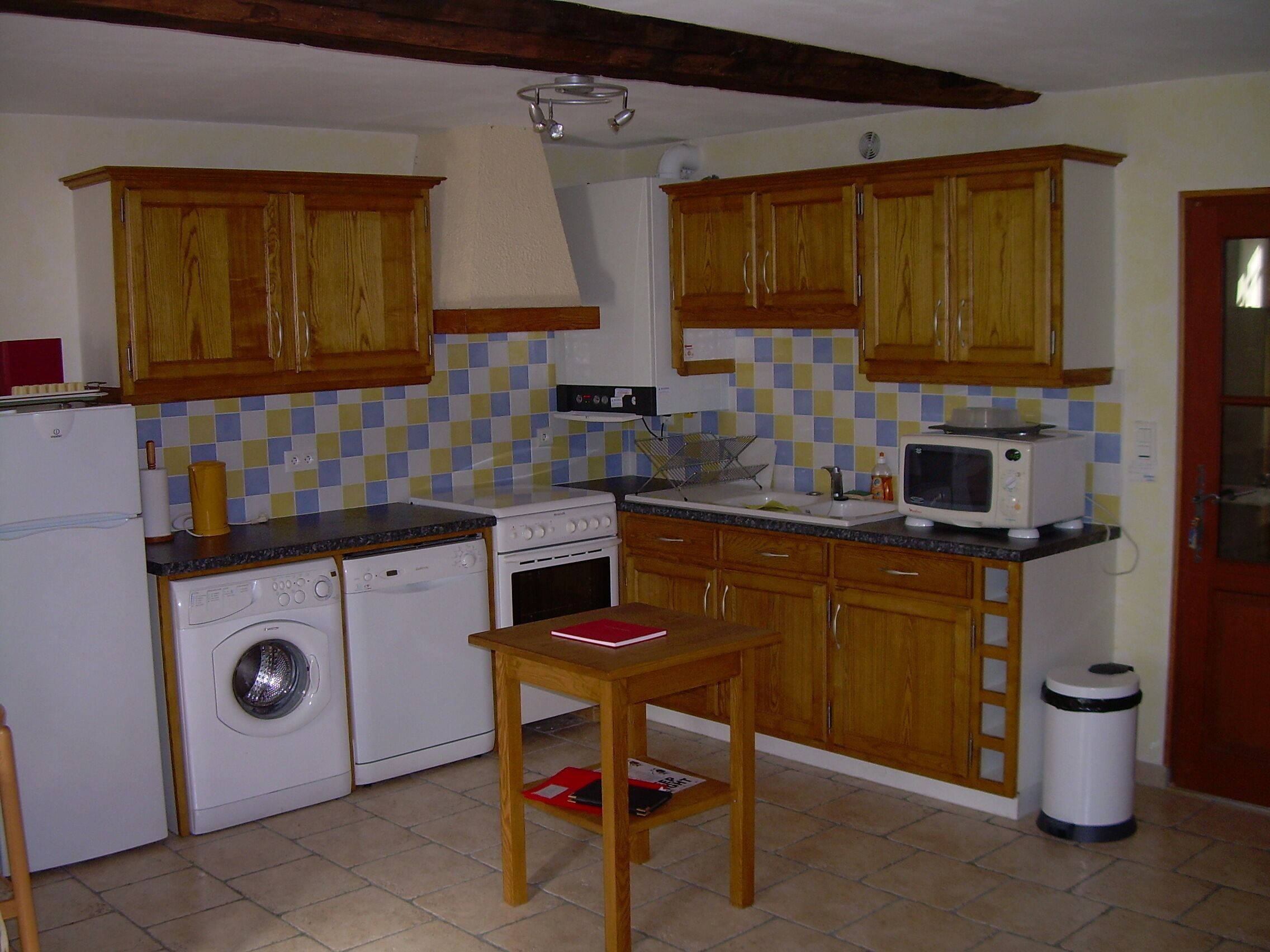 Charming fully equipped rural gite with shared heated summer pool (WiFi ext)