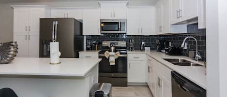 Condo, 2 Bedrooms | Private kitchen