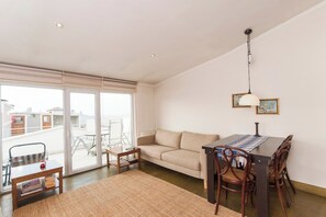 Unclassified image, 2 of 23, button