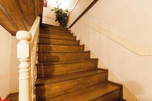 Unclassified image, 5 of 23, button