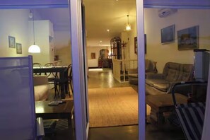 Unclassified image, 3 of 23, button