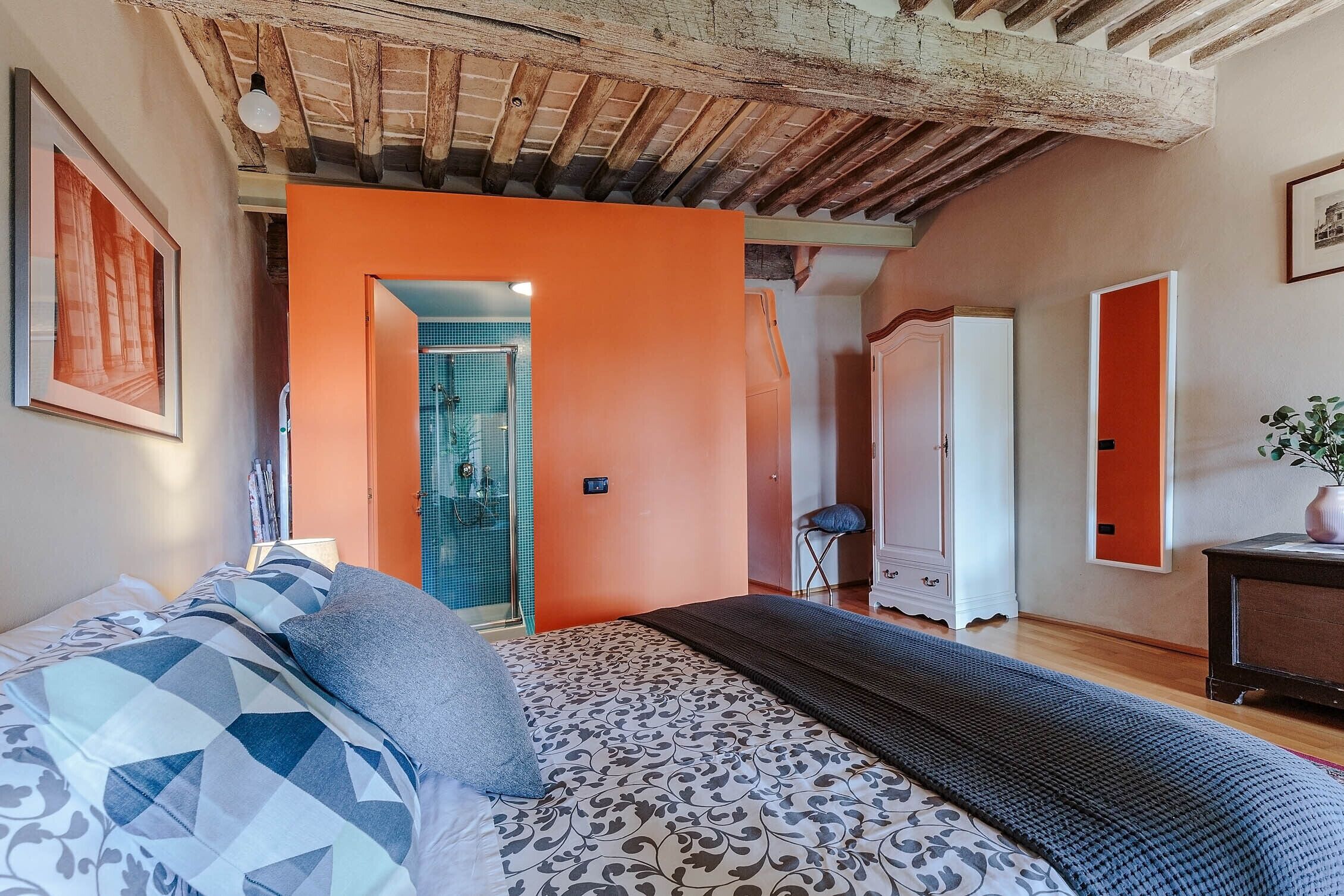 Quiet and exclusive apartment within the city walls