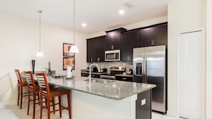 Condo, 4 Bedrooms | Dapur peribadi