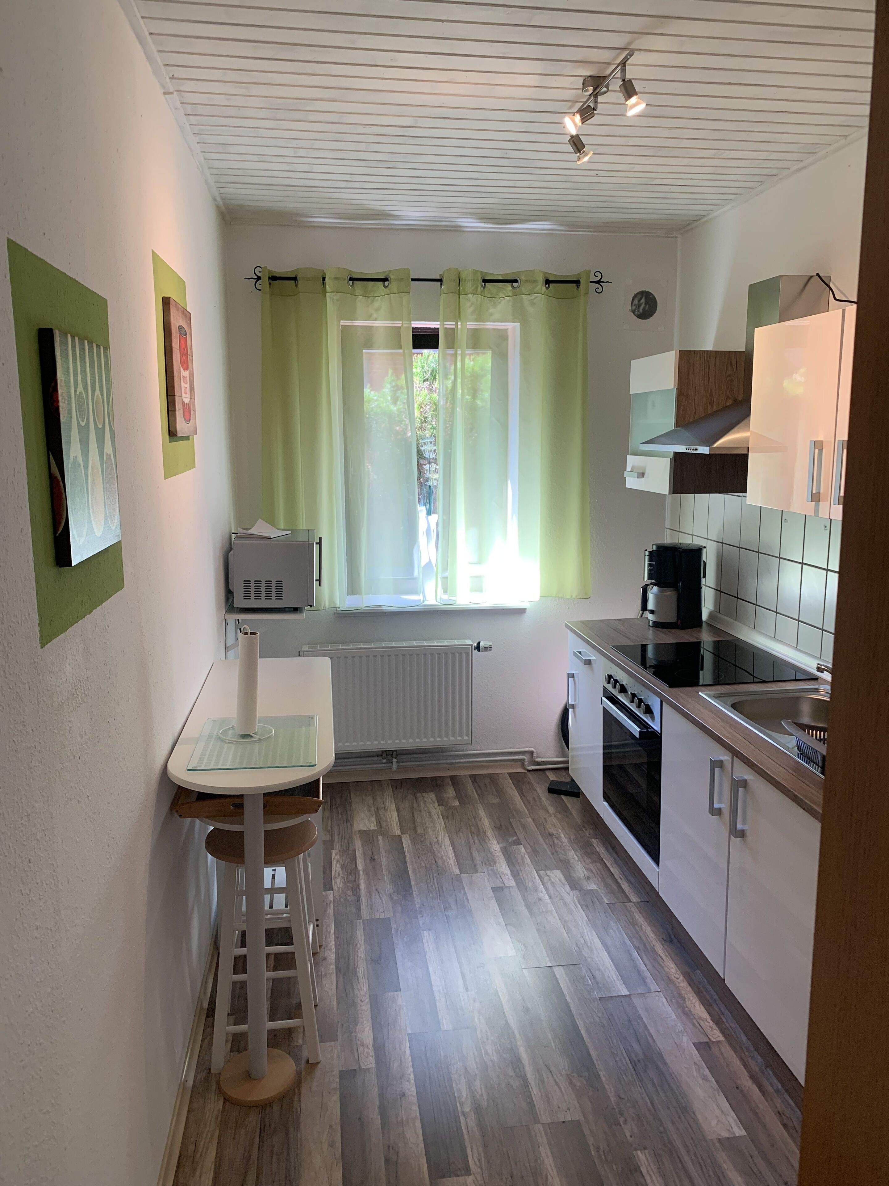 Newly furnished apartment *** stars to DTV