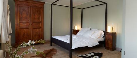 3 bedrooms, iron/ironing board, travel crib, free WiFi