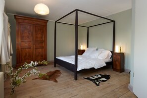 3 bedrooms, iron/ironing board, travel crib, free WiFi