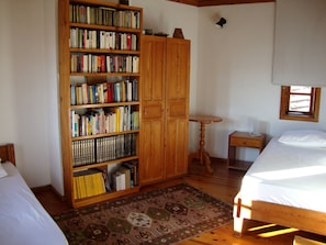 5 bedrooms, in-room safe, iron/ironing board, travel cot