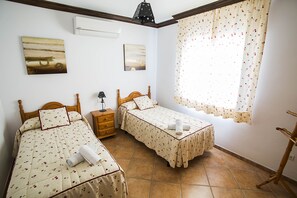 3 chambres, fer et planche à repasser, Wi-Fi, literie fournie